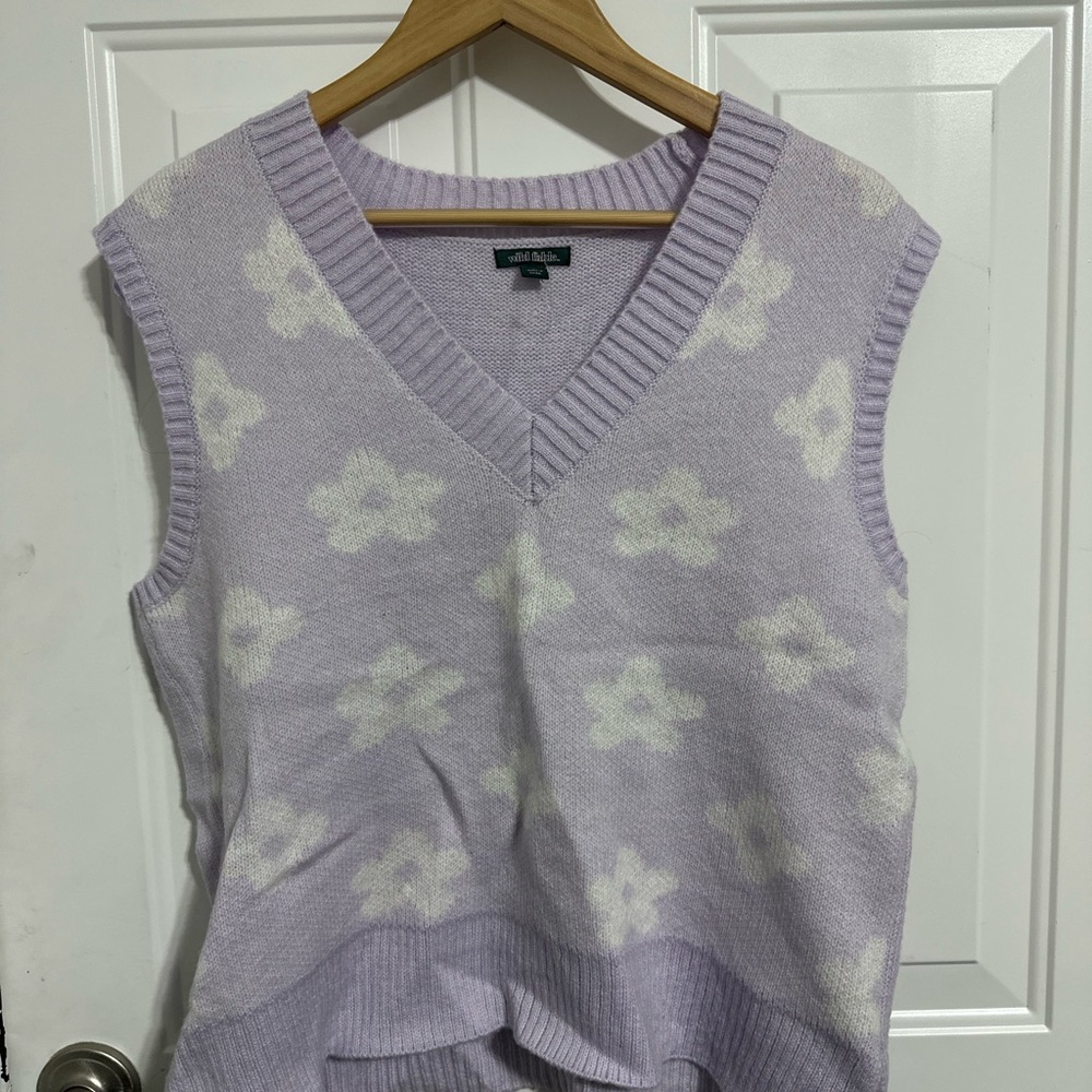 Wild Fable Lilac Floral V-Neck Sweater Vest